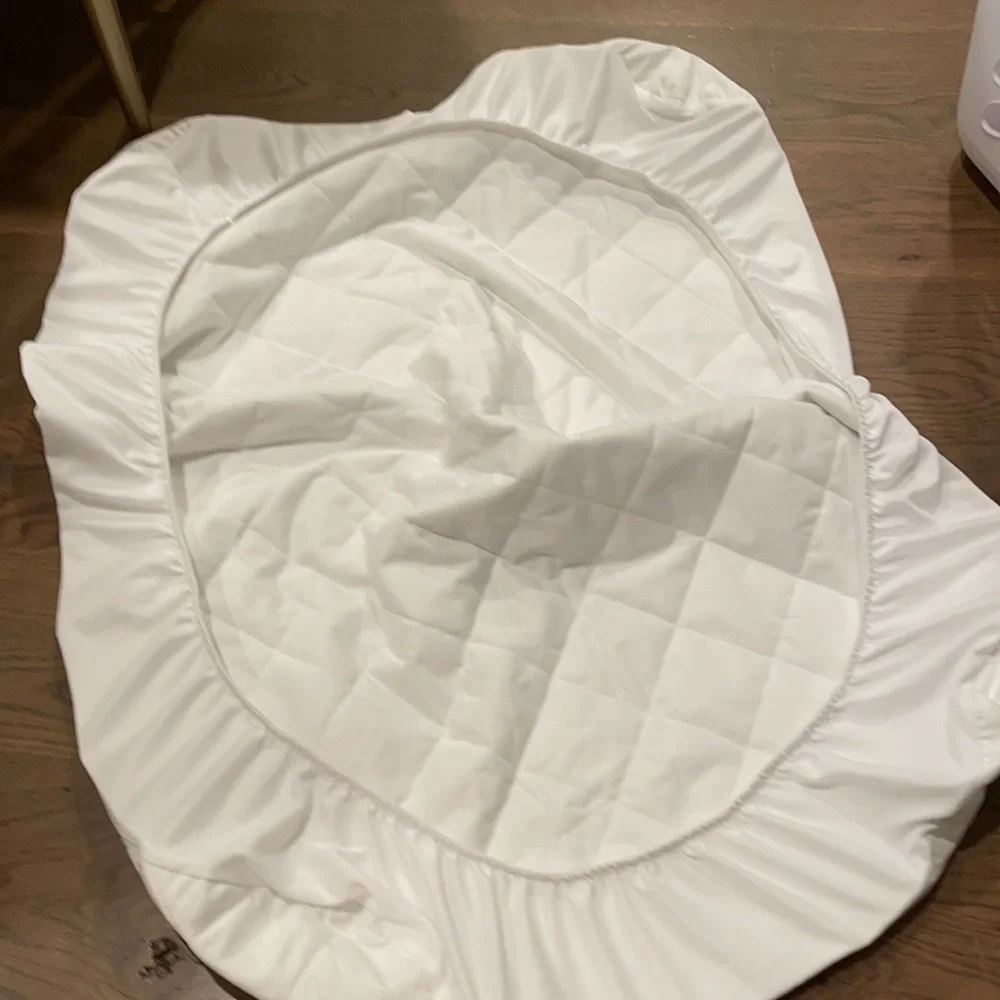 Waterproof mattress protector
